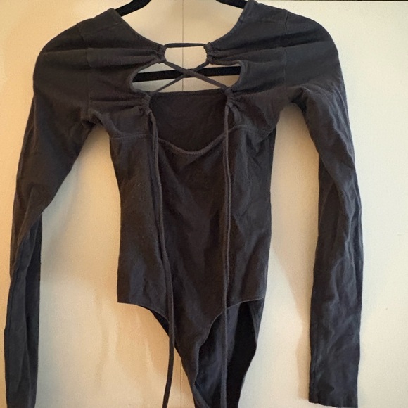 American Eagle Outfitters Charcoal Long Sleeve tie back Bodysuit - Picture 2 of 4